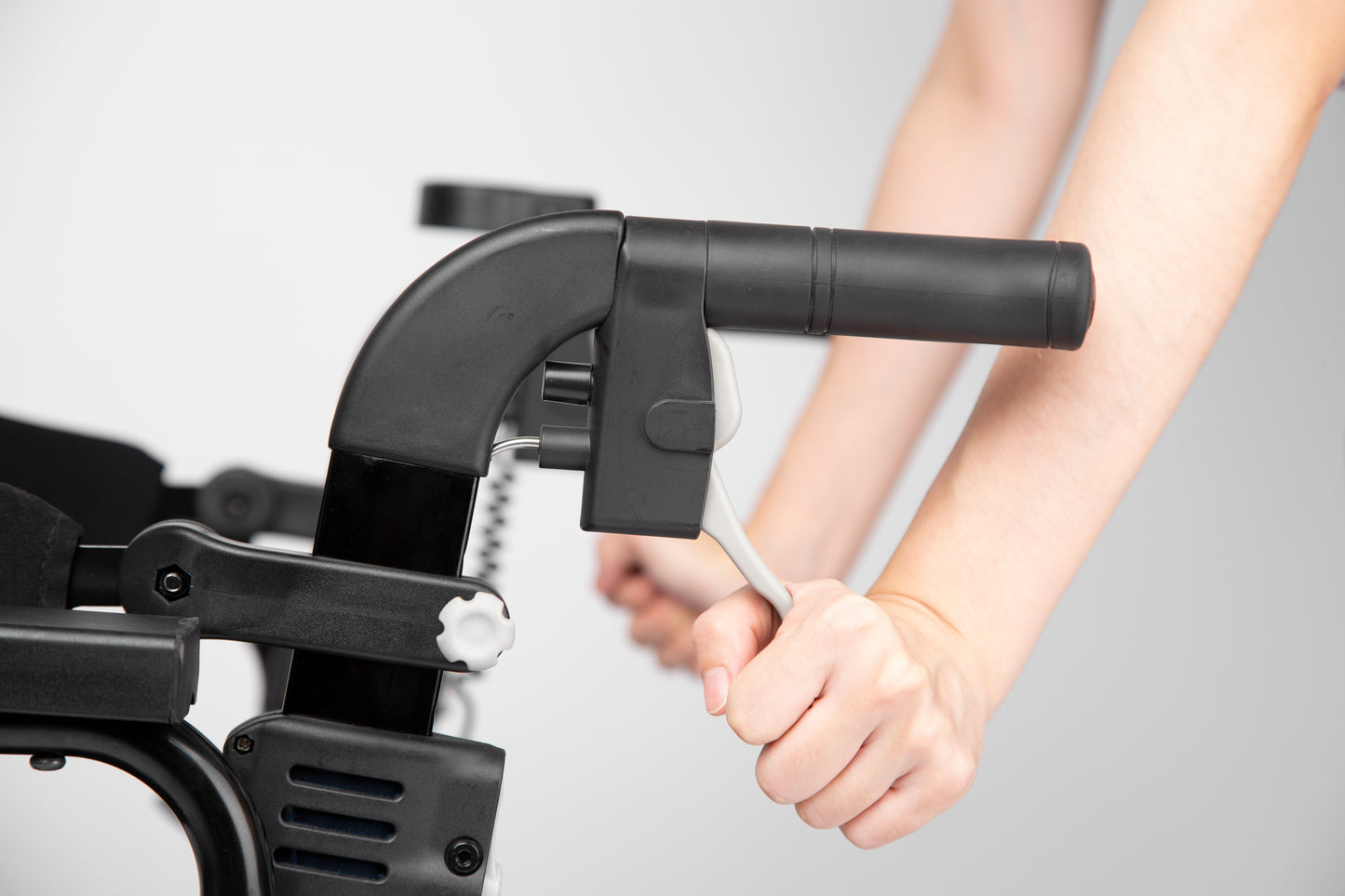 CH4077 Folding Electric Rollator with Seat and Footrest