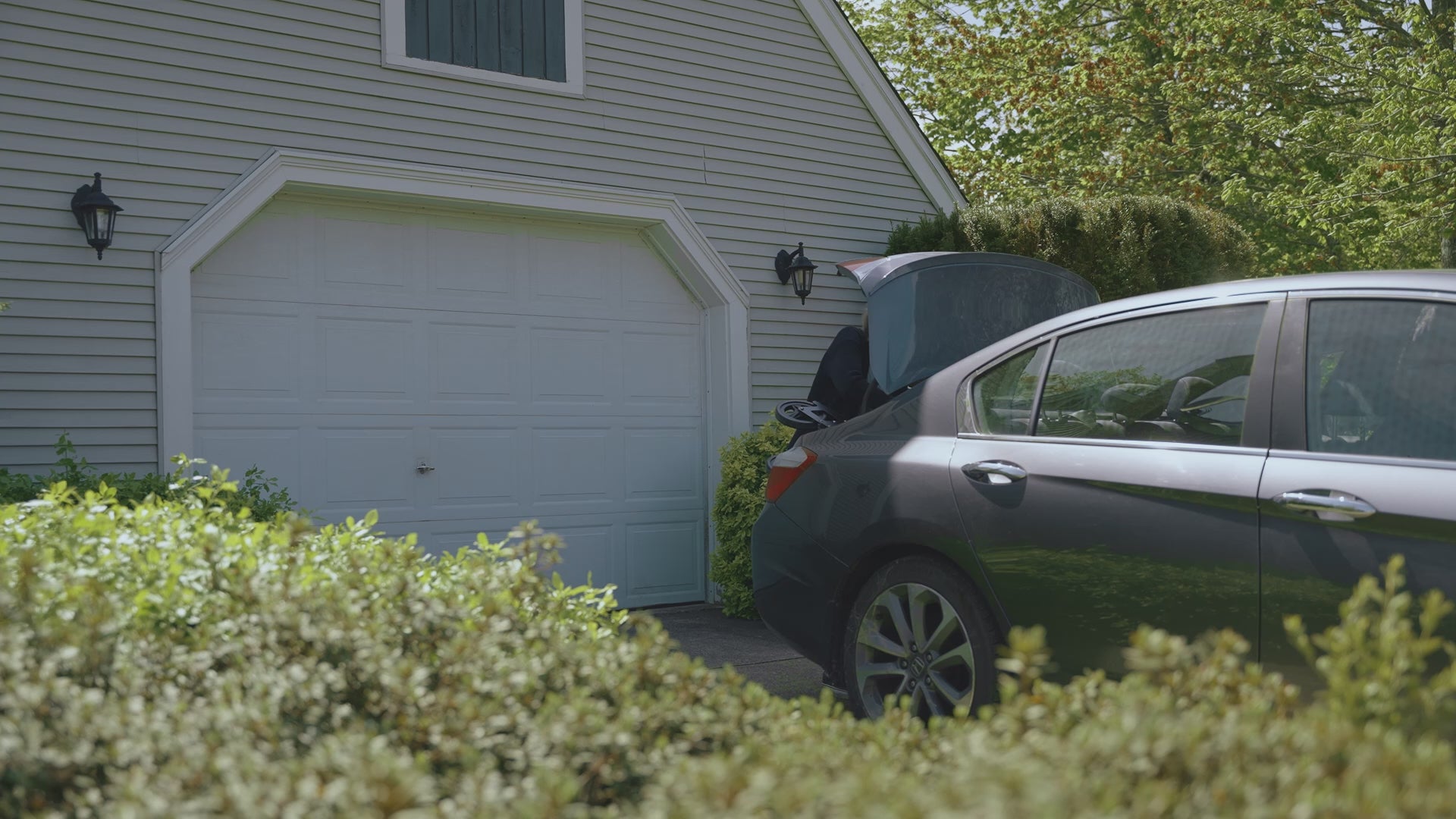 Video: RAYMEX Lift used as a sit-to-stand transfer aid around the home