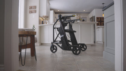 Video: independent fall recovery with the RAYMEX Lift - user raises themselves from the floor