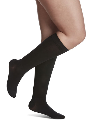 Sigvaris 840 Soft Opaque Compression Socks 20 - 30 mmHg Calf High for Female Closed Toe | Sigvaris - Factory Direct Medical